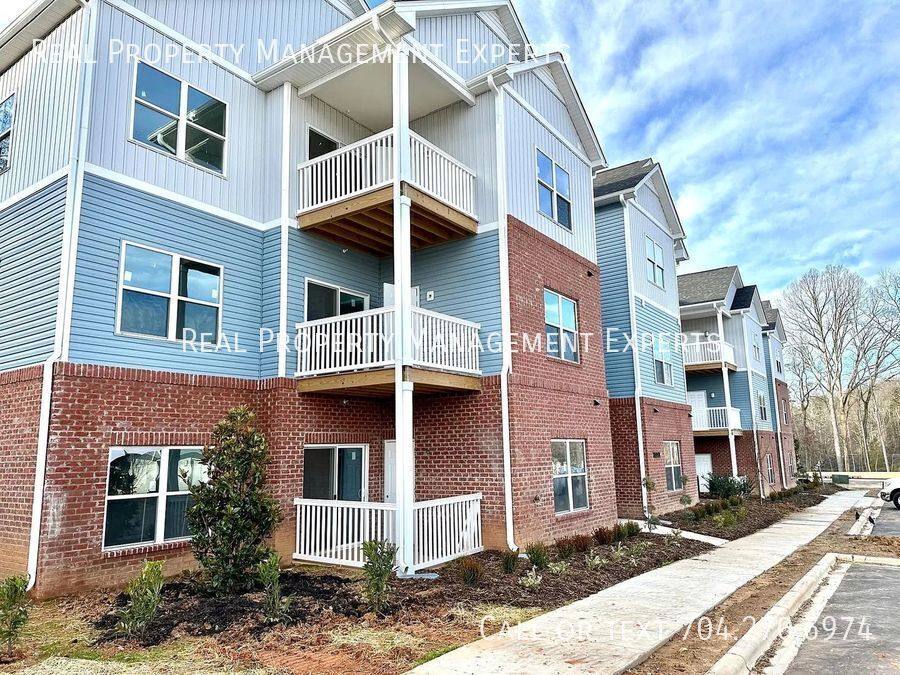 Townhouse for rent at 7023 Star Oaks Lane #305, Charlotte, NC 28262