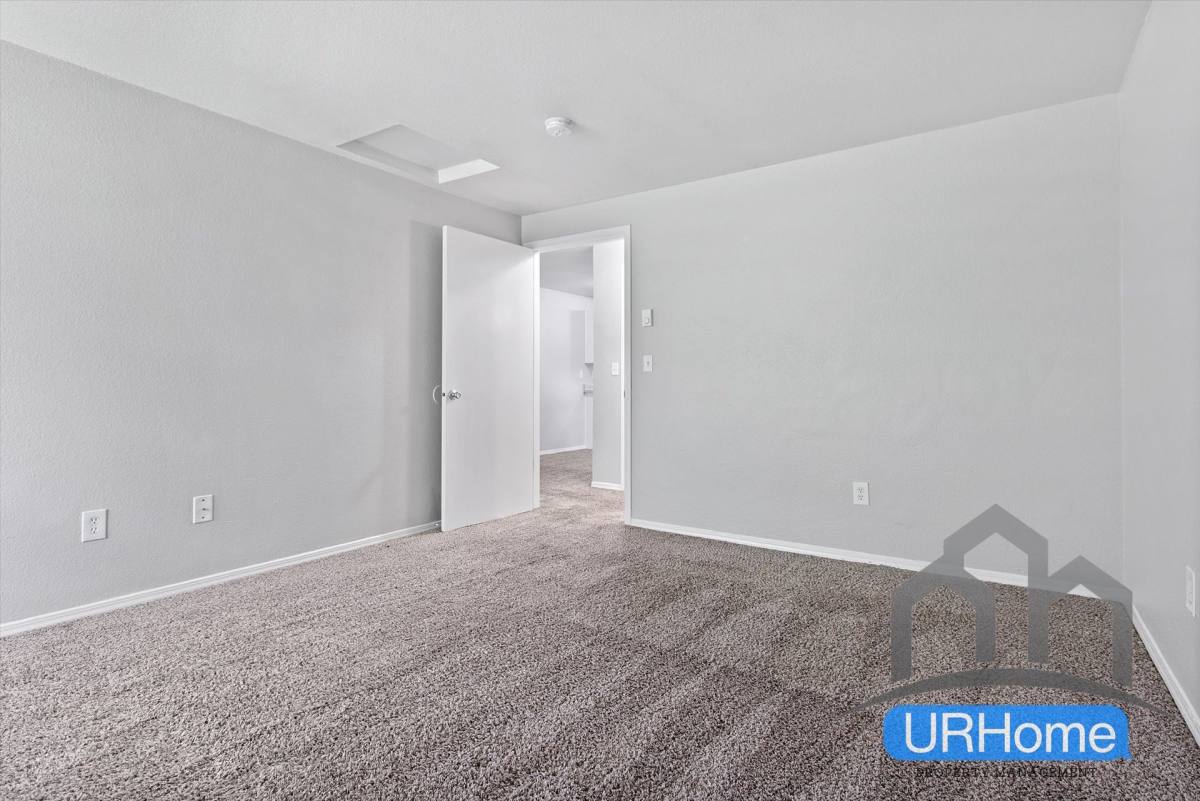Apartment for rent at 611 SE 190th Ave, Portland, OR 97233