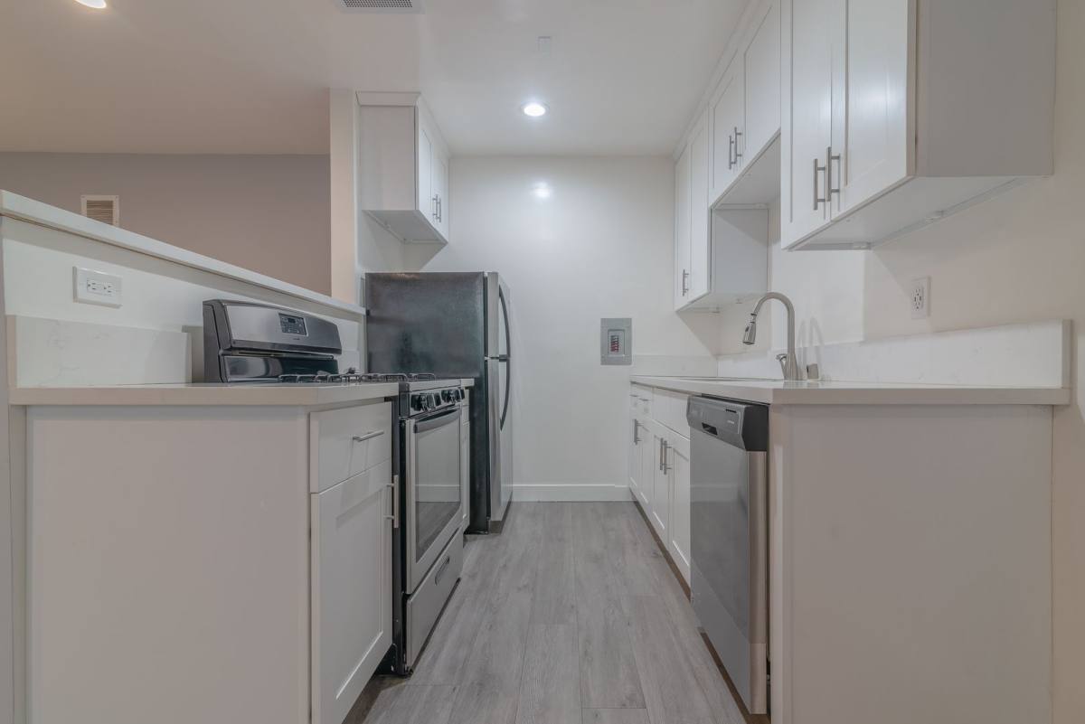 Apartment for rent at 928 4th St, Santa Monica, CA 90403