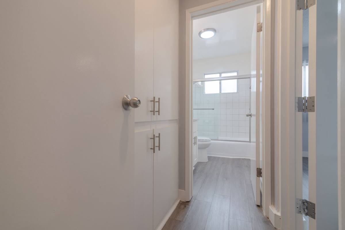 Apartment for rent at 928 4th St, Santa Monica, CA 90403