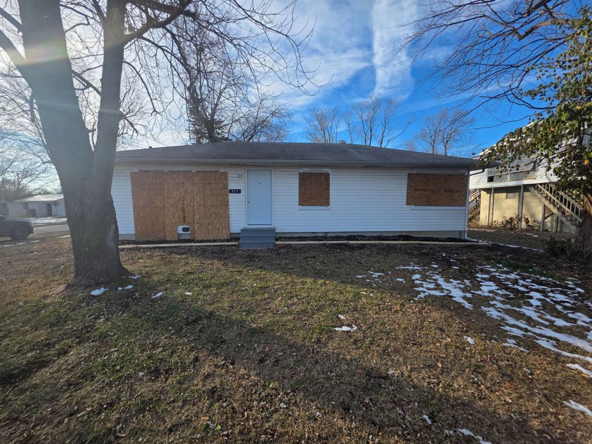 House for rent at 315 Water St, East Saint Louis, IL 62206