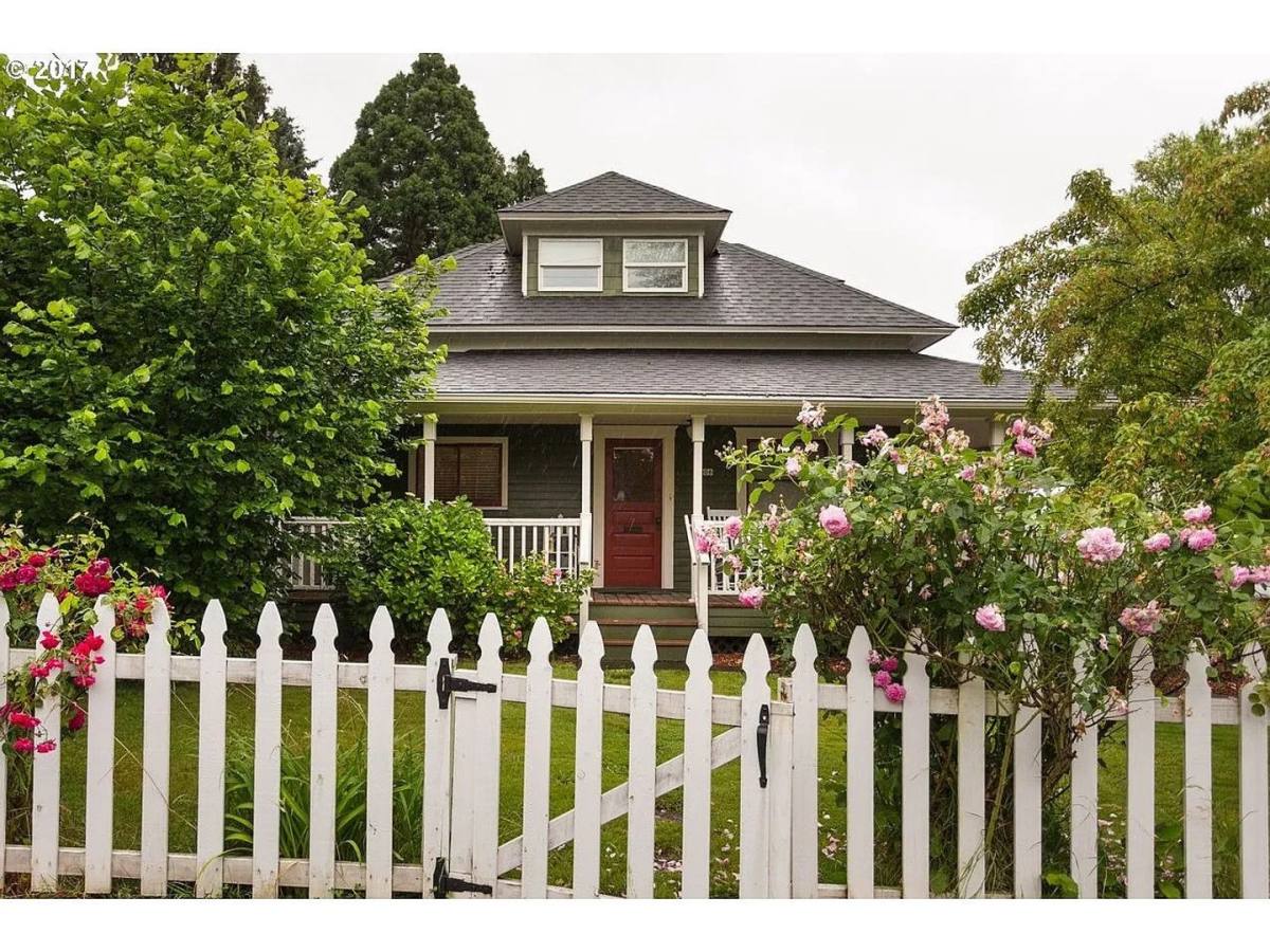 House for rent at 606 Hulet Ave, Newberg, OR 97132