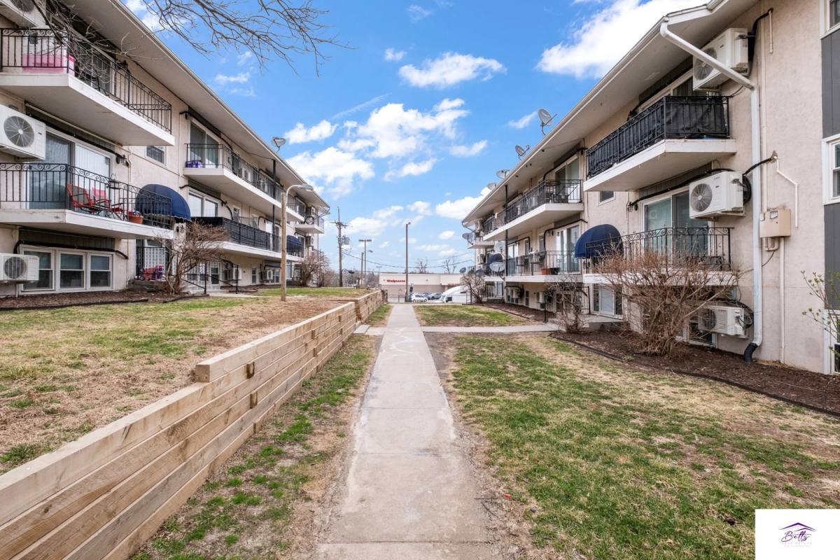 Apartment for rent at 3510-3518 Gertrude St, Bellevue, NE 68147
