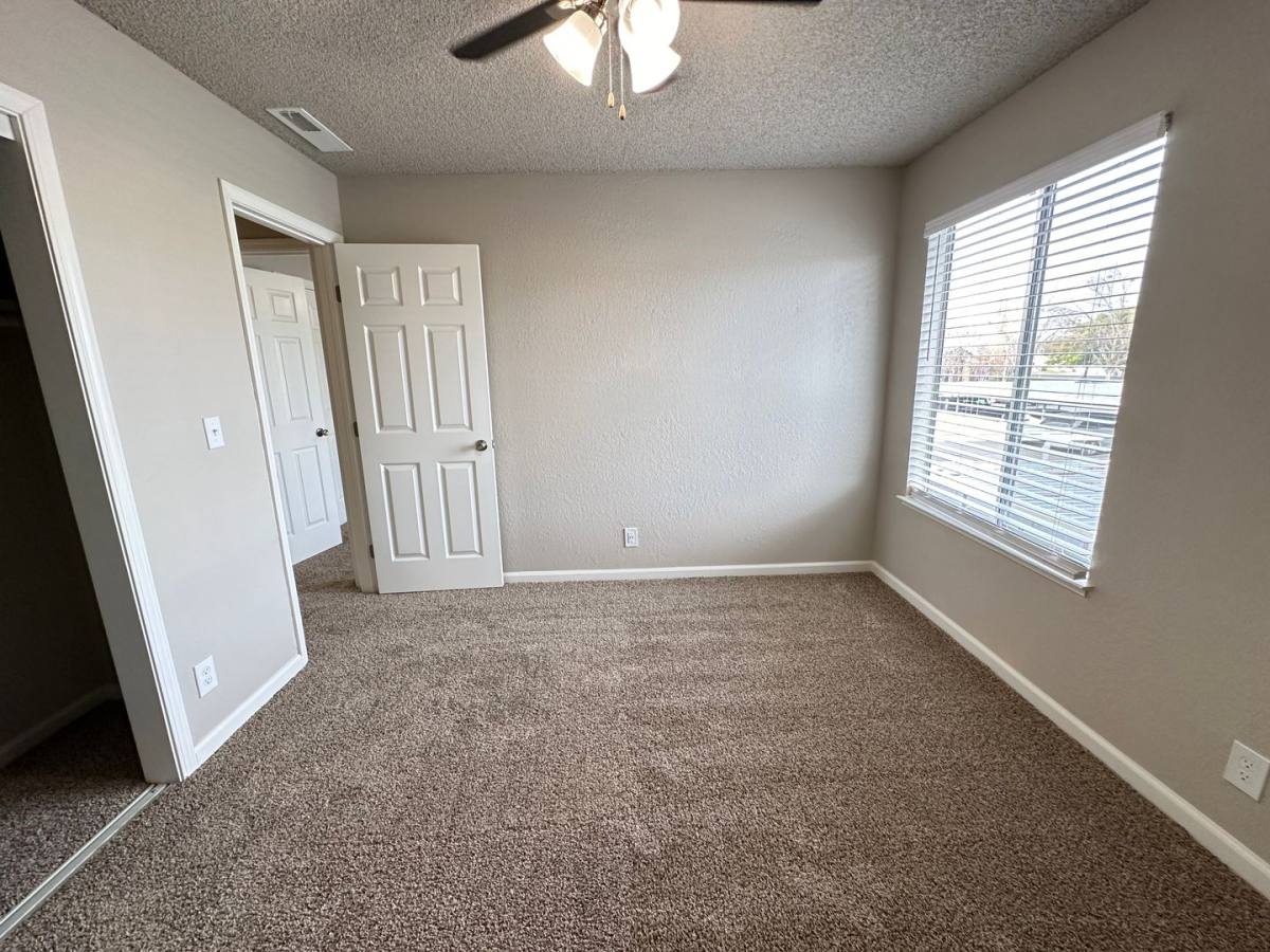 Apartment for rent at 400 W Gettysburg Ave, Clovis, CA 93612