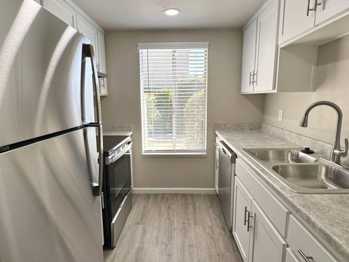 Apartment for rent at 400 W Gettysburg Ave, Clovis, CA 93612