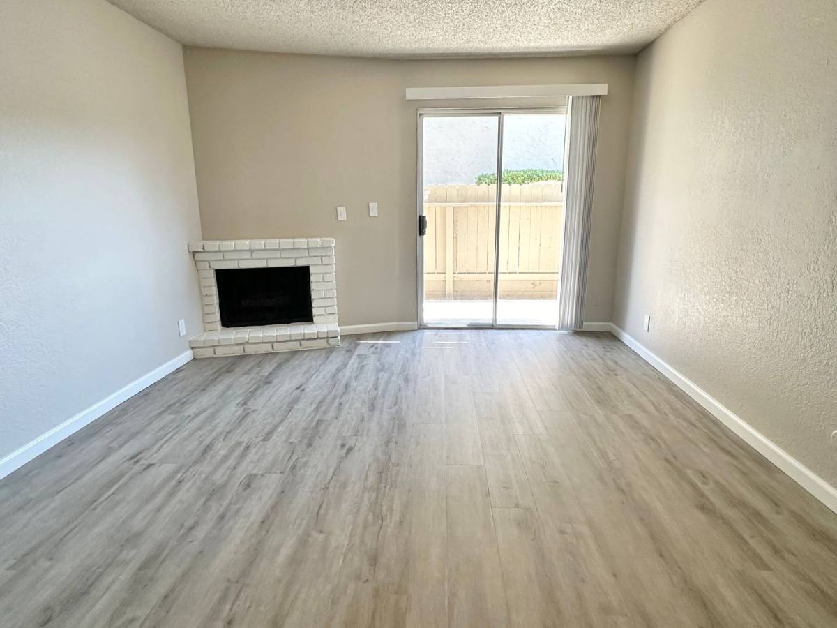 Apartment for rent at 400 W Gettysburg Ave, Clovis, CA 93612