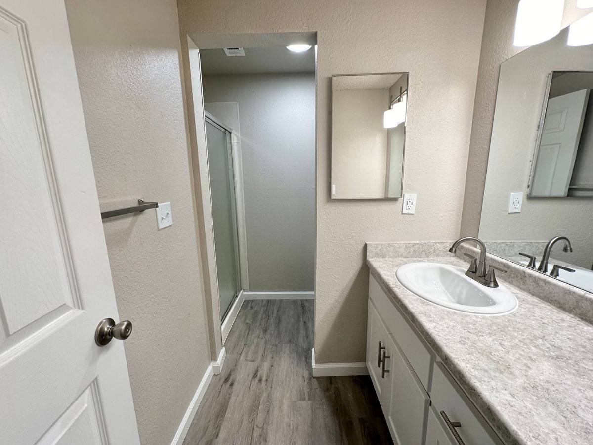 Apartment for rent at 400 W Gettysburg Ave, Clovis, CA 93612