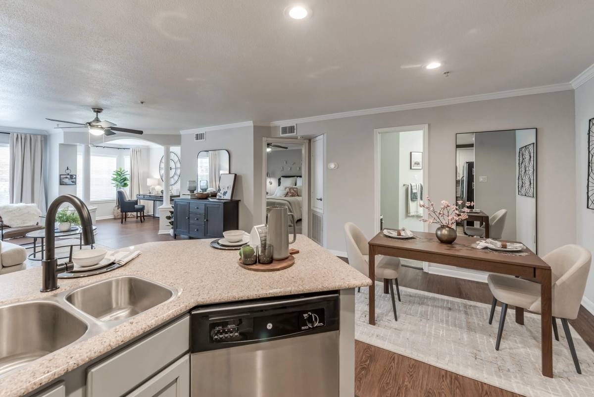 Apartment for rent at 2100 Bering Dr #ALG, Houston, TX 77057
