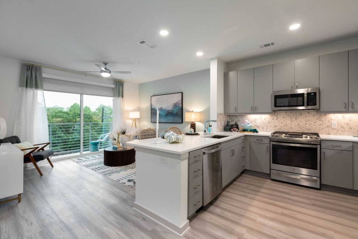 Apartment for rent at 3636 W Dallas St #AROS1, Houston, TX 77019