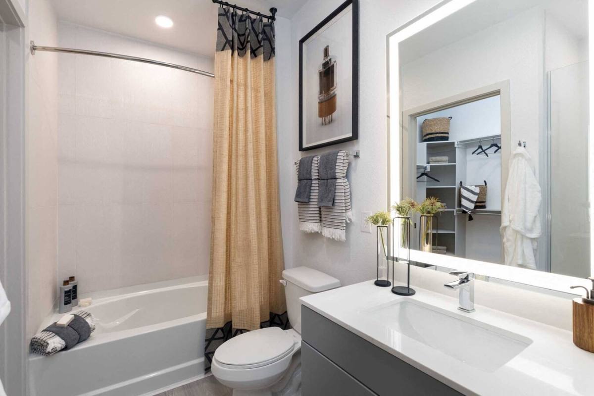 Apartment for rent at 3636 W Dallas St #AROS2, Houston, TX 77019