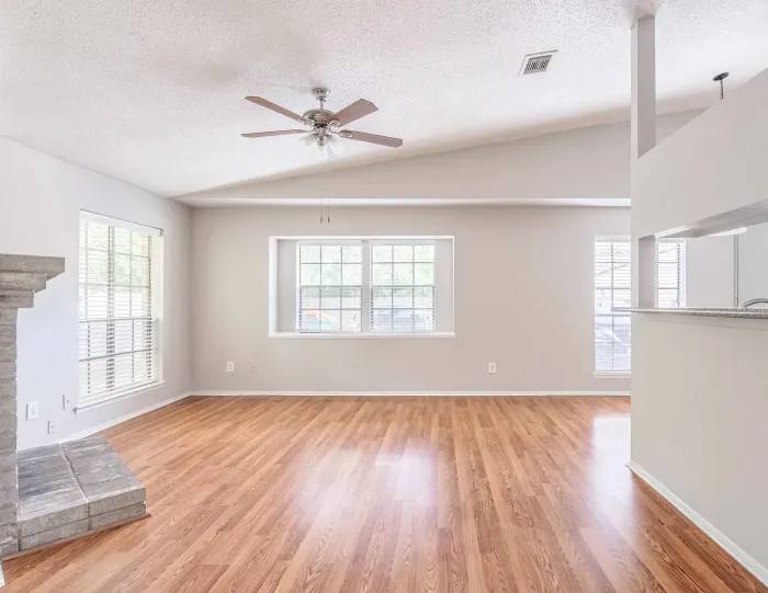 Apartment for rent at 2 Rodney Lane #APG, Baytown, TX 77520