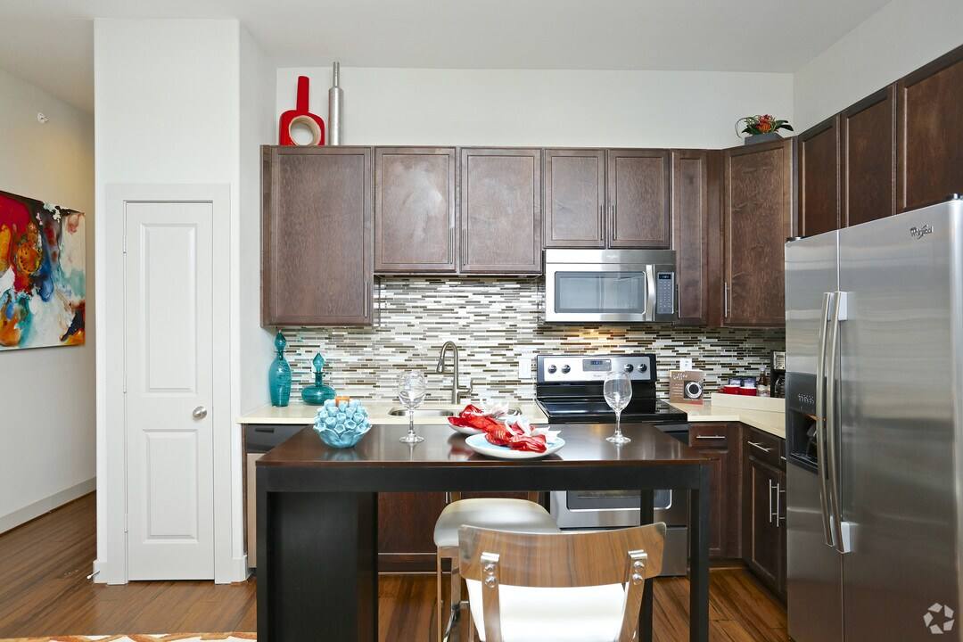 Apartment for rent at 1616 W Dallas St #AOWD, Houston, TX 77019