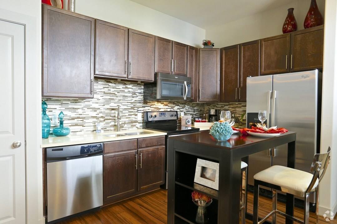 Apartment for rent at 1616 W Dallas St #AOWD, Houston, TX 77019