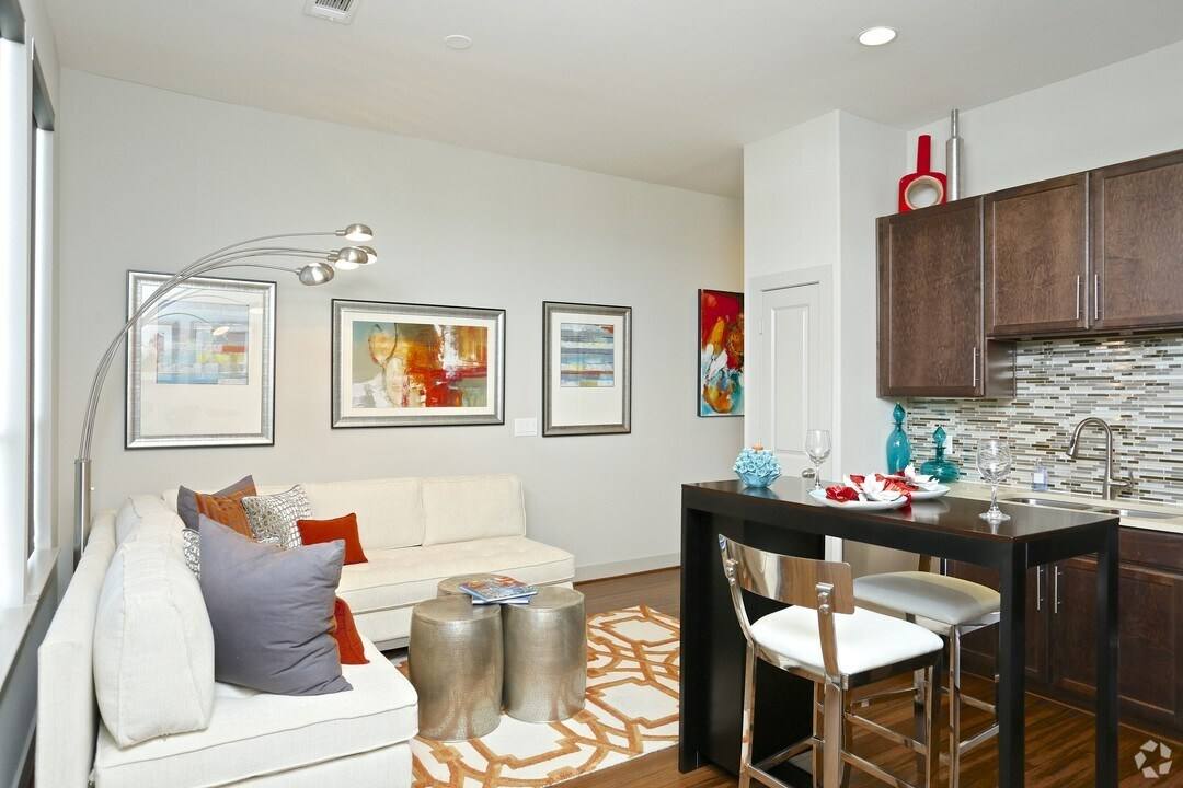 Apartment for rent at 1616 W Dallas St #AOWD, Houston, TX 77019
