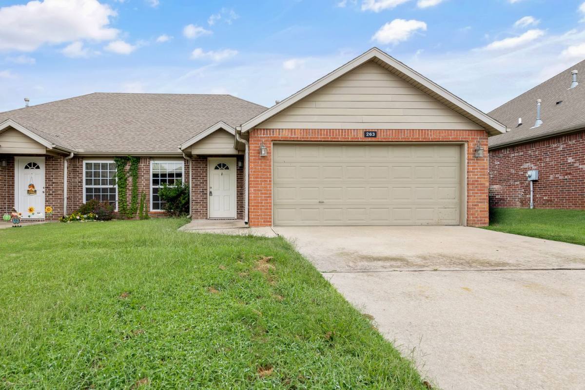 Apartment for rent at 261-263 Copper Oaks Dr, Centerton, AR 72719