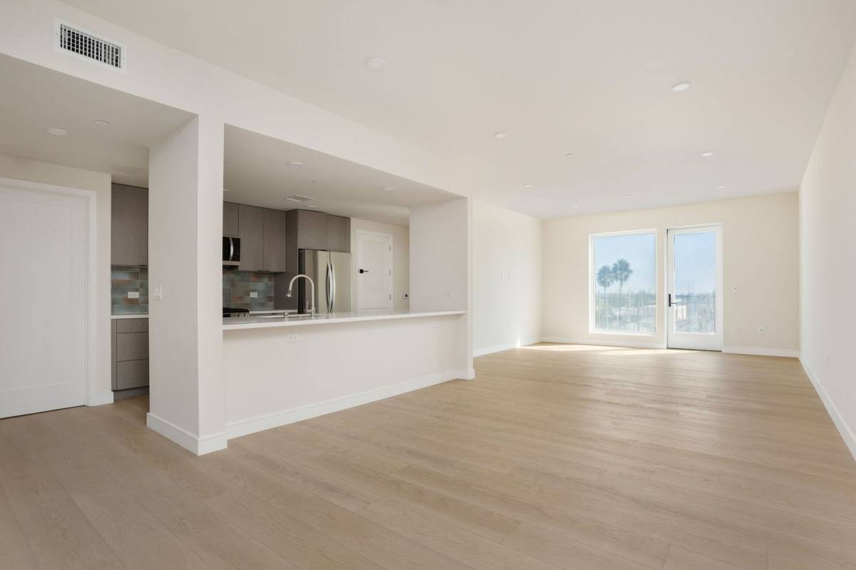 Apartment for rent at 5320 Cartwright Ave, North Hollywood, CA 91601