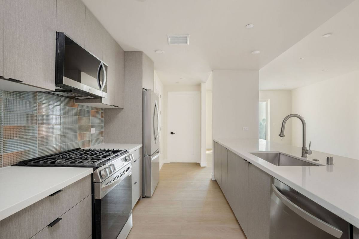 Apartment for rent at 5320 Cartwright Ave, North Hollywood, CA 91601