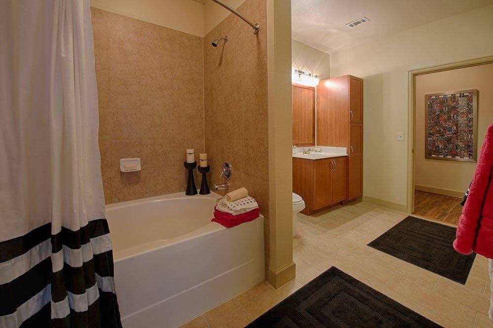 Apartment for rent at 2212 W Davis St, Dallas, TX 75208
