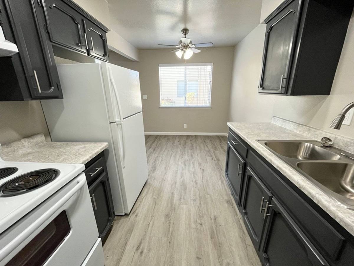 Apartment for rent at 315 W Alamos Ave, Clovis, CA 93612