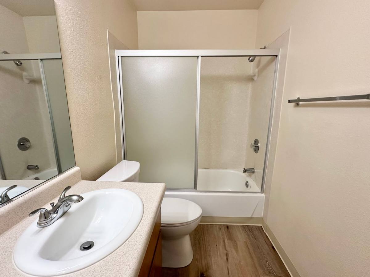 Apartment for rent at 315 W Alamos Ave, Clovis, CA 93612