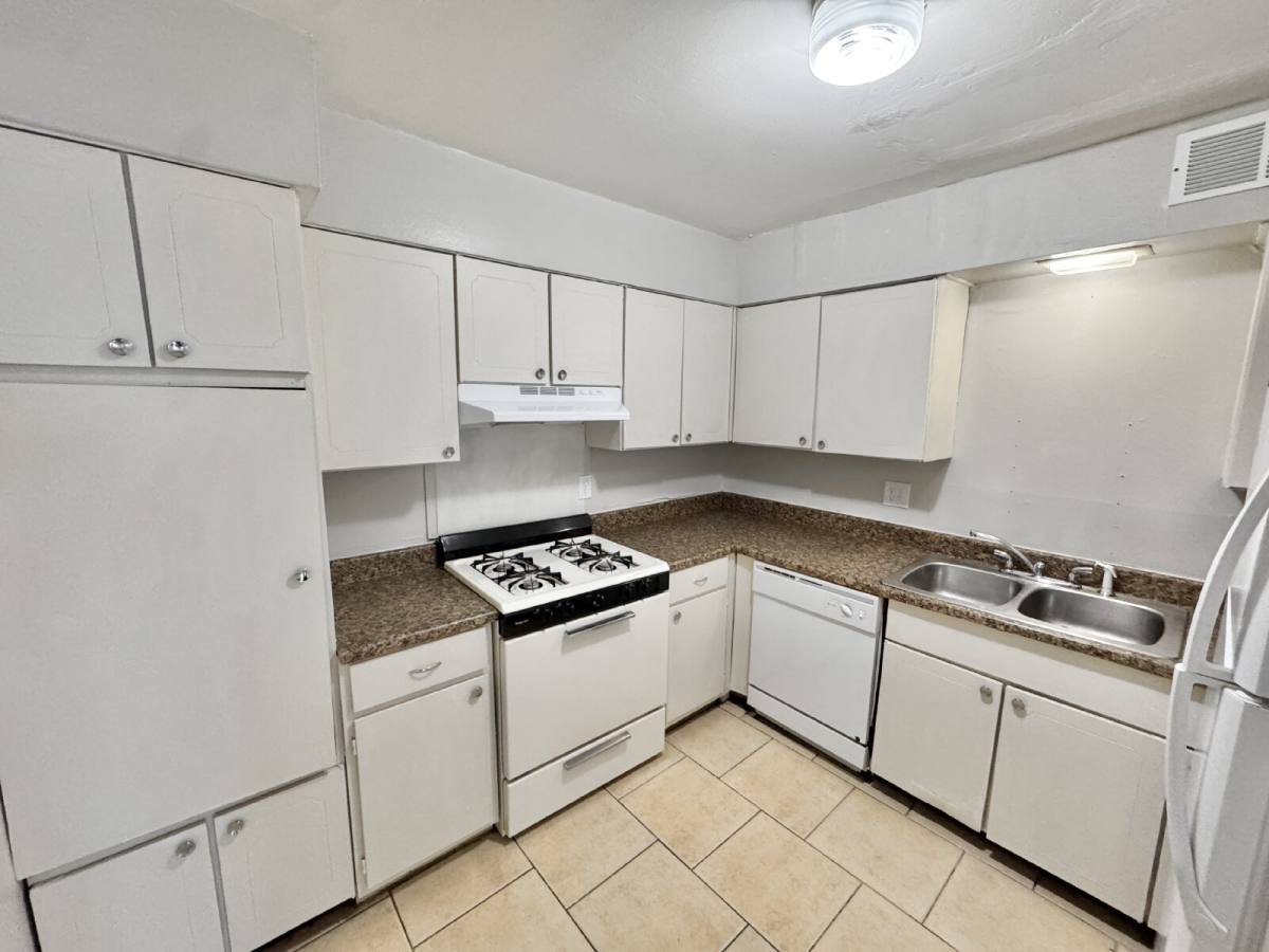 Apartment for rent at 129 Stonewall Ave #9, Memphis, TN 38104