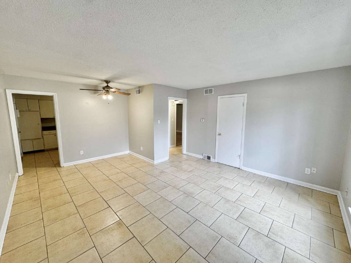 Apartment for rent at 129 Stonewall Ave #9, Memphis, TN 38104