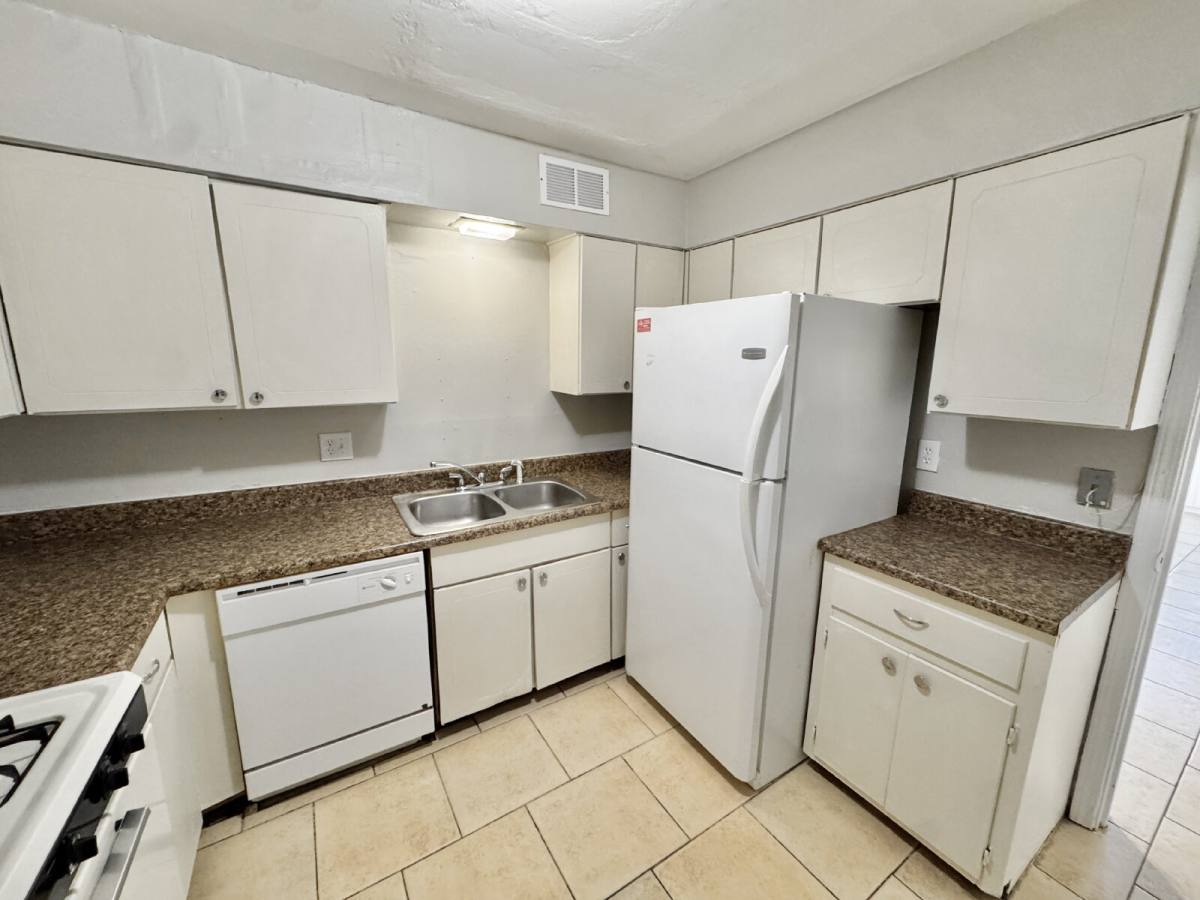 Apartment for rent at 129 Stonewall Ave #9, Memphis, TN 38104