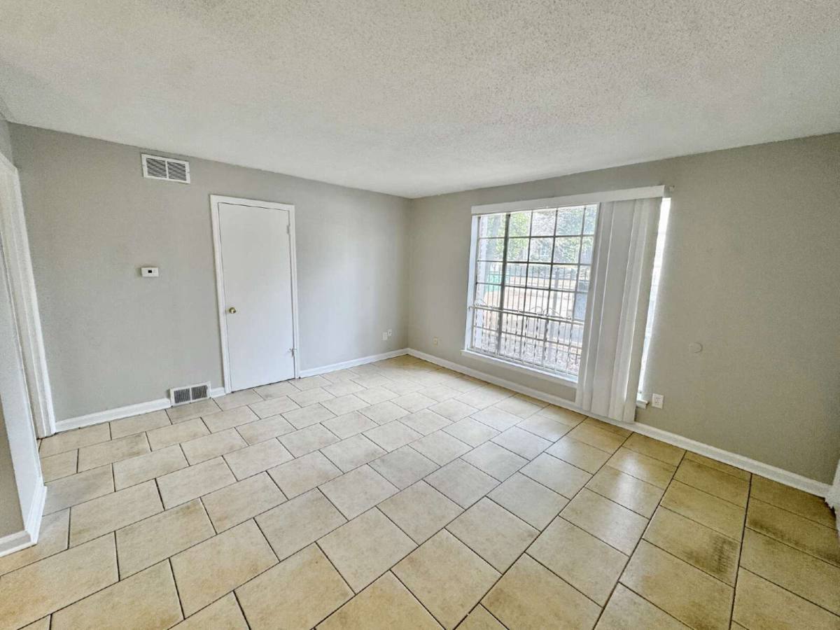 Apartment for rent at 129 Stonewall Ave #9, Memphis, TN 38104