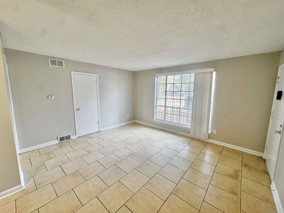 Apartment for rent at 129 Stonewall Ave #9, Memphis, TN 38104