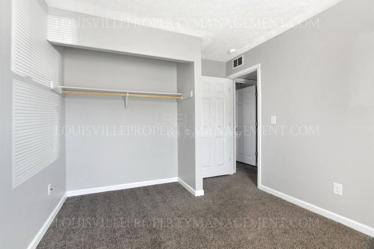 Apartment for rent at 419 Woodcreek Dr #1, Radcliff, KY 40160