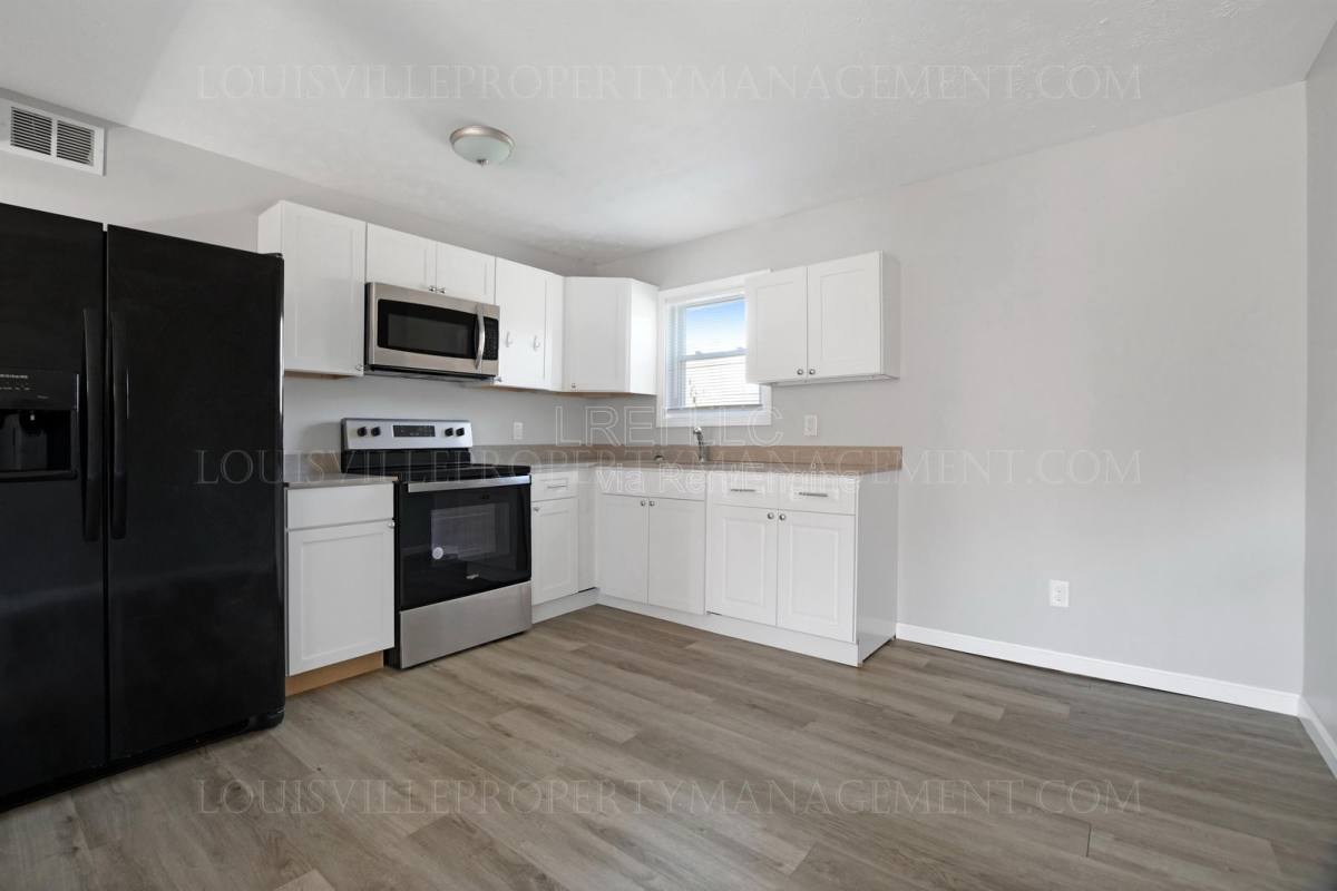 Apartment for rent at 419 Woodcreek Dr #1, Radcliff, KY 40160