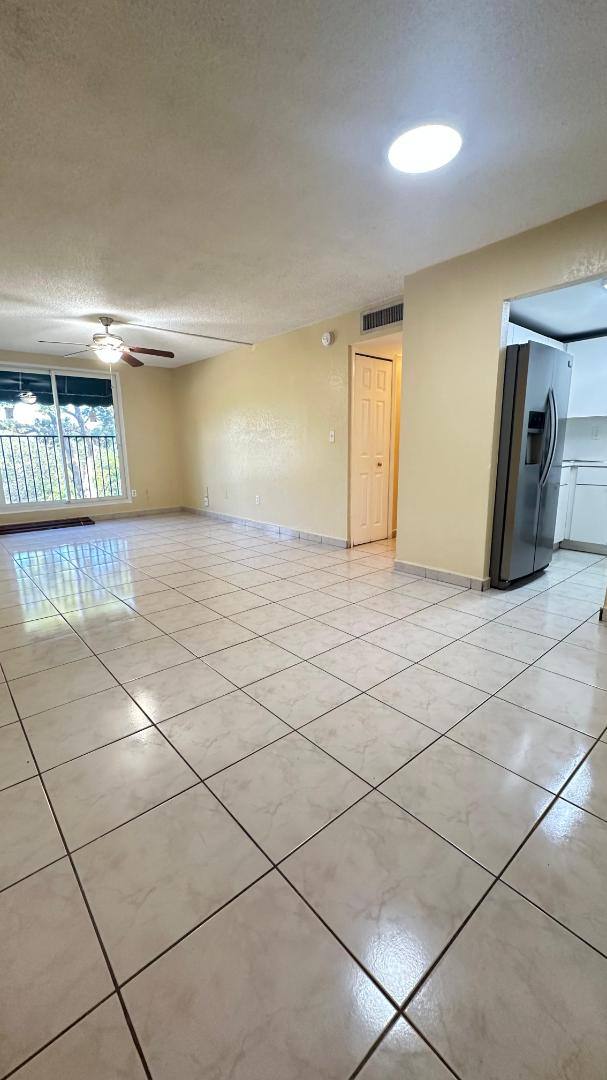 Apartment for rent at 606 W 81st St #305, Hialeah, FL 33014