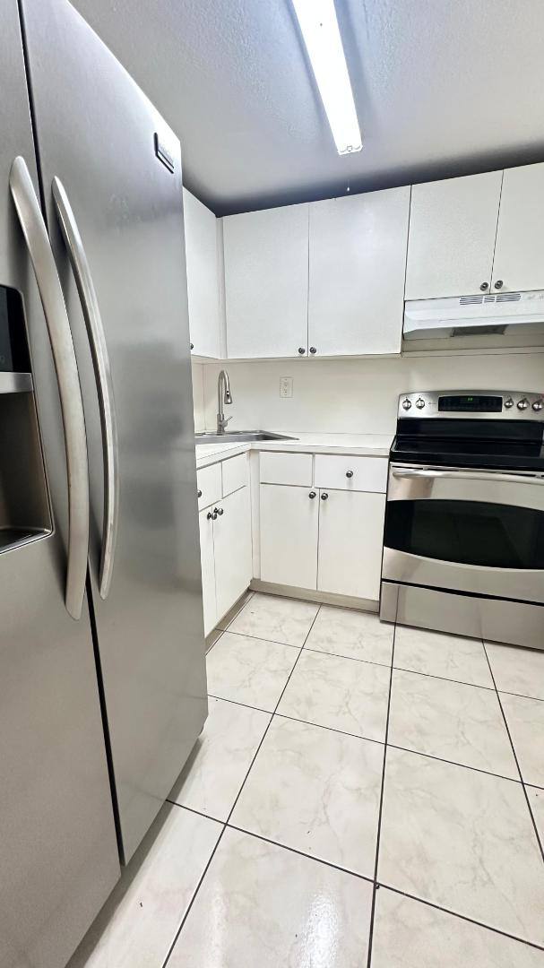 Apartment for rent at 606 W 81st St #305, Hialeah, FL 33014