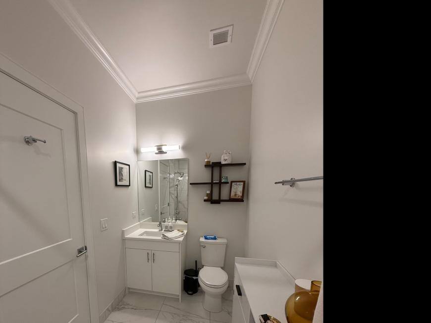 Apartment for rent at 835 Lake St, Oak Park, IL 60301
