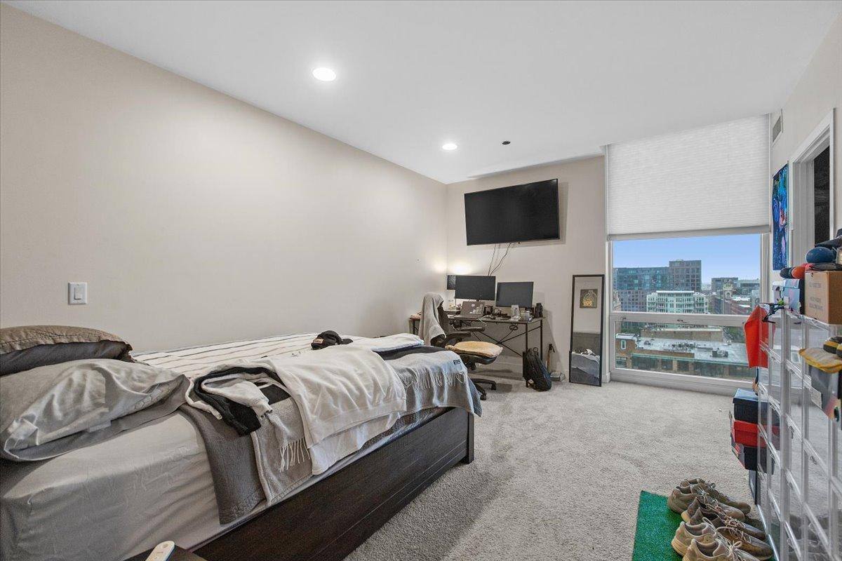 Apartment for rent at 737 W Washington Blvd #1301, Chicago, IL 60661