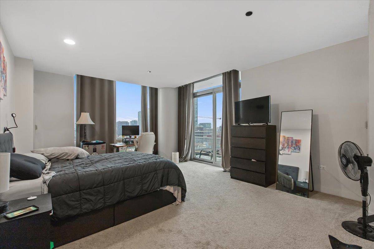 Apartment for rent at 737 W Washington Blvd #1301, Chicago, IL 60661