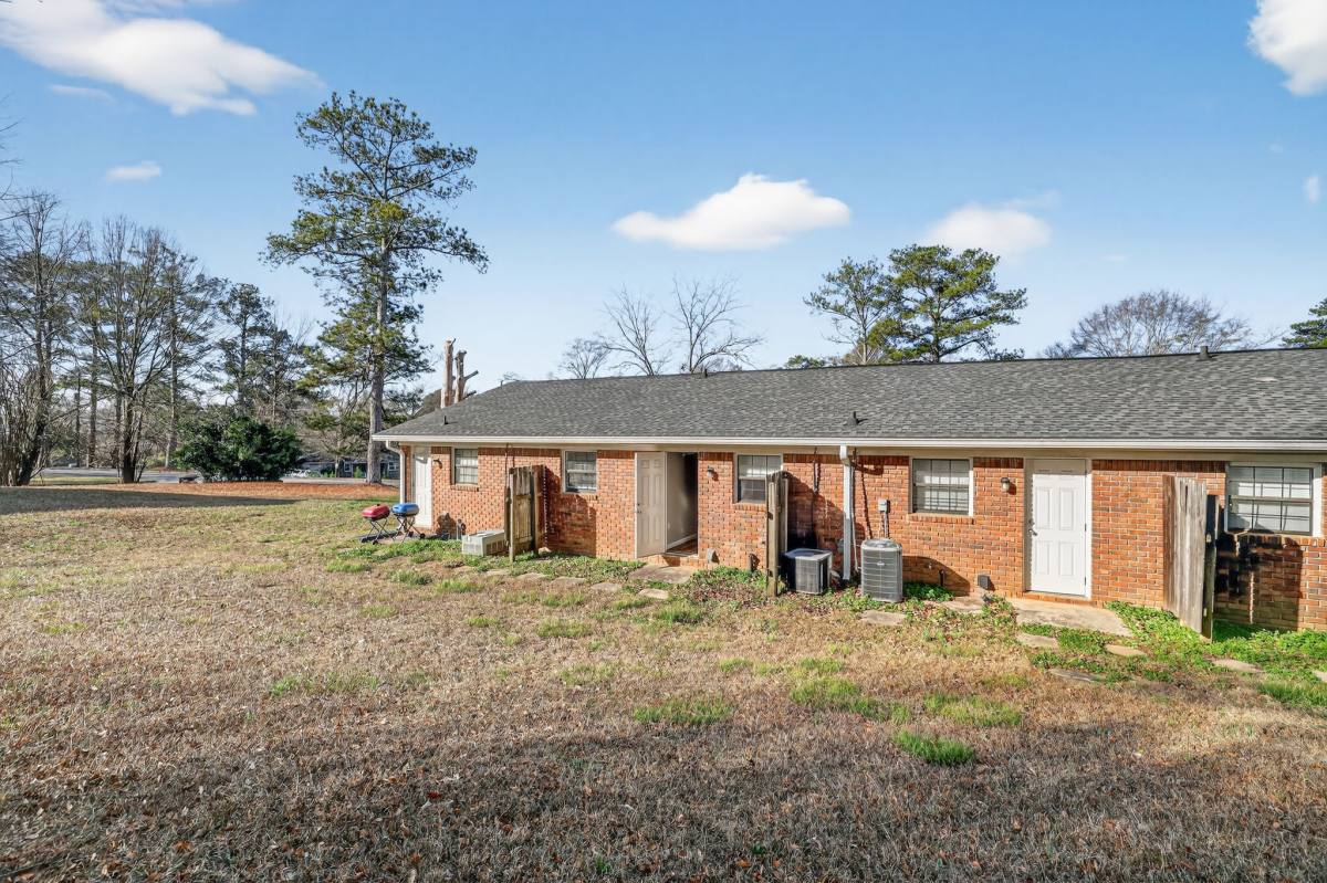 House for rent at 3681 Lynn Dr, Powder Springs, GA 30127