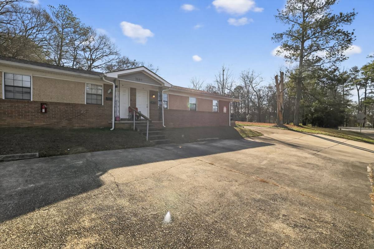 House for rent at 3681 Lynn Dr, Powder Springs, GA 30127