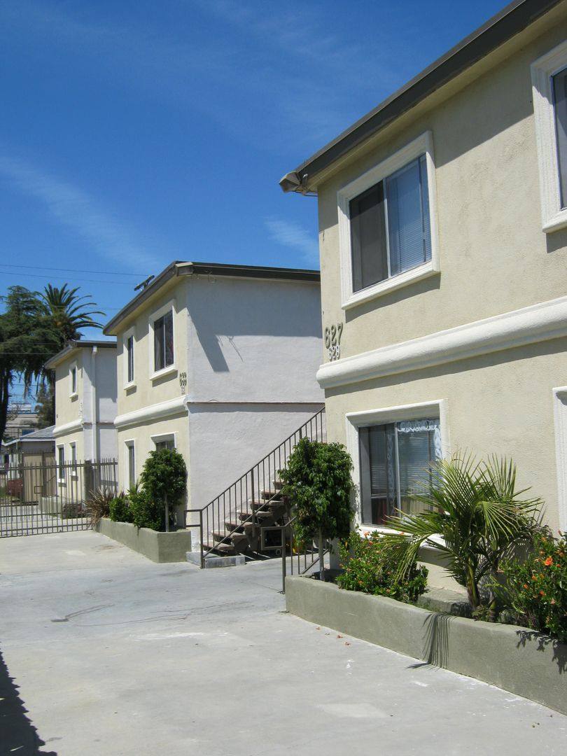 Apartment for rent at 627 W 94th St, Los Angeles, CA 90044