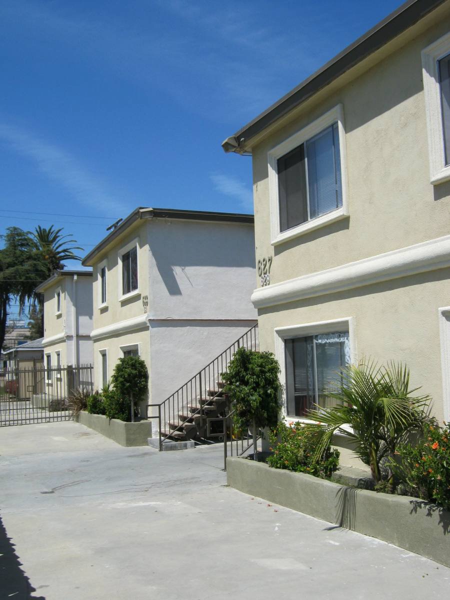 Apartment for rent at 627 W 94th St, Los Angeles, CA 90044