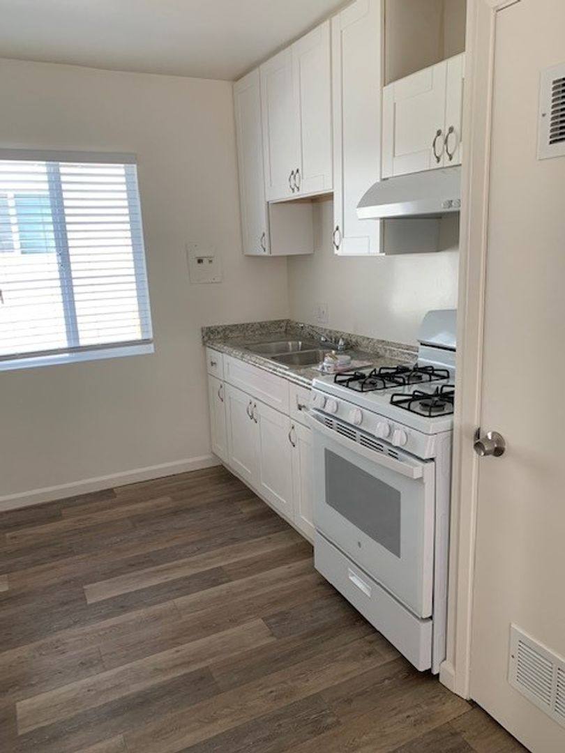 Apartment for rent at 627 W 94th St, Los Angeles, CA 90044