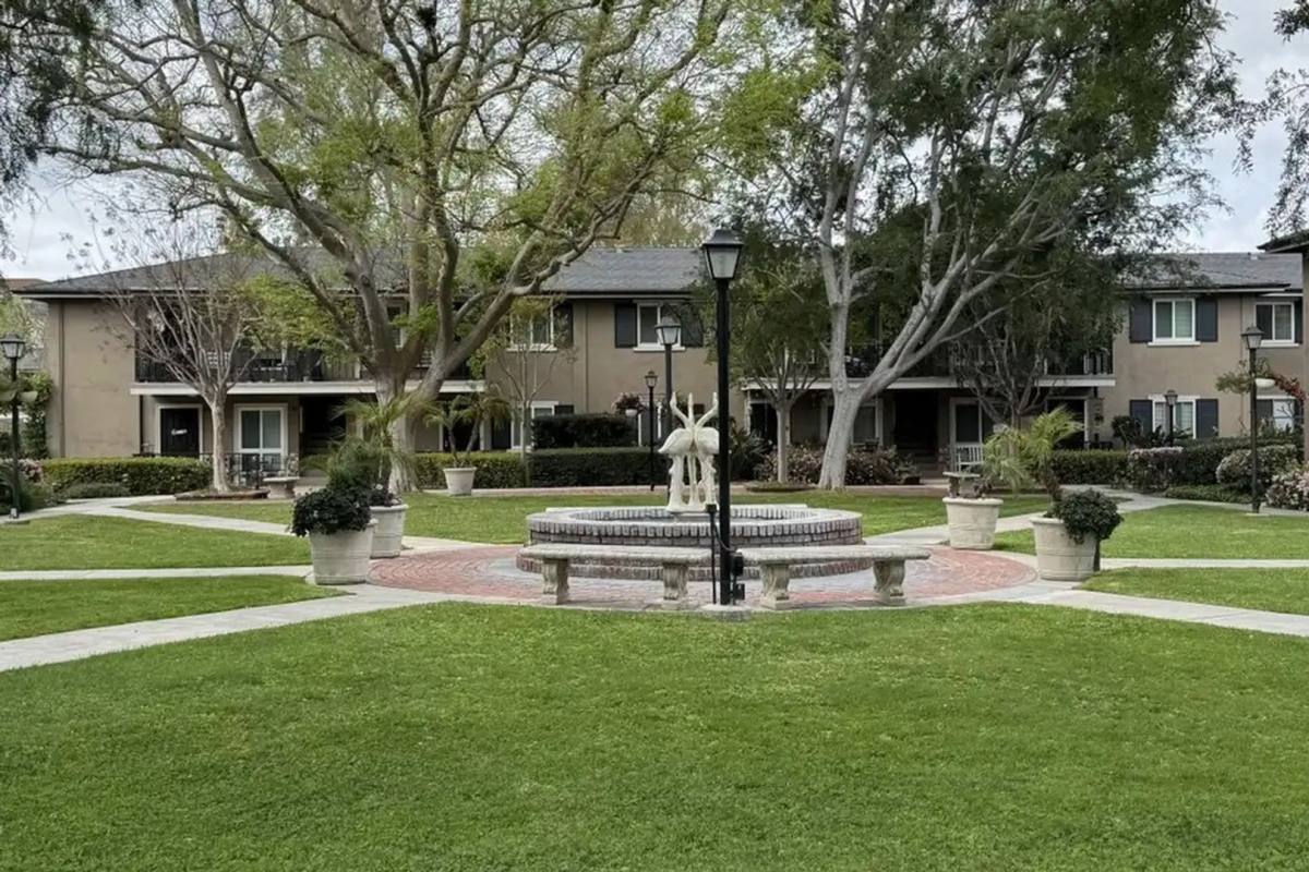 Apartment for rent at 660 S Glassell St, Orange, CA 92866