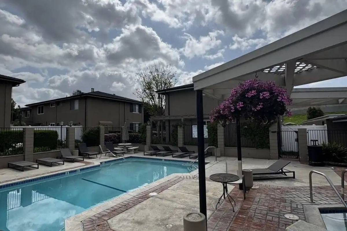 Apartment for rent at 660 S Glassell St, Orange, CA 92866