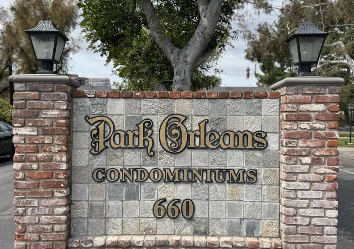 Apartment for rent at 660 S Glassell St, Orange, CA 92866