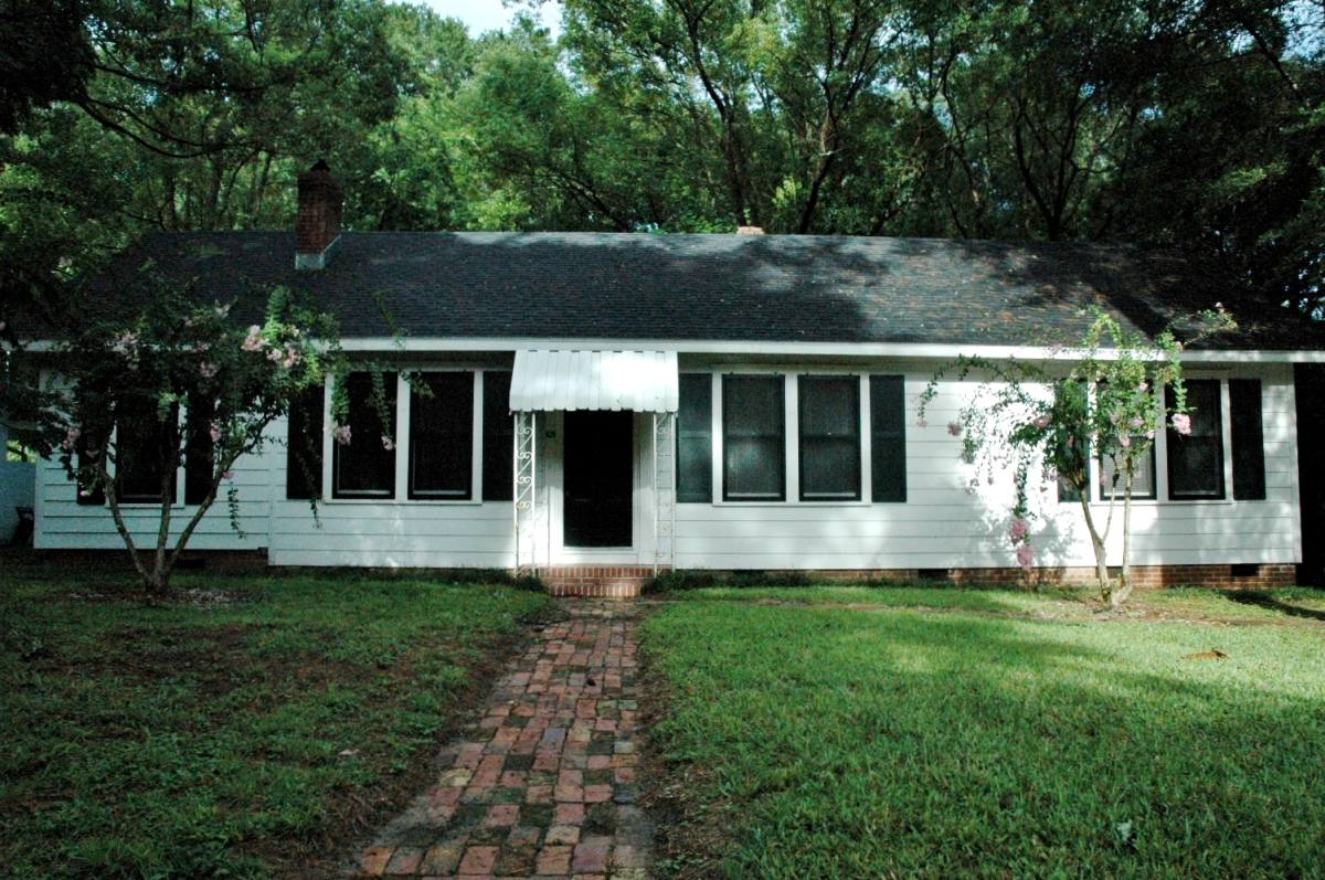 House for rent at 105 NW 24th St, Gainesville, FL 32607