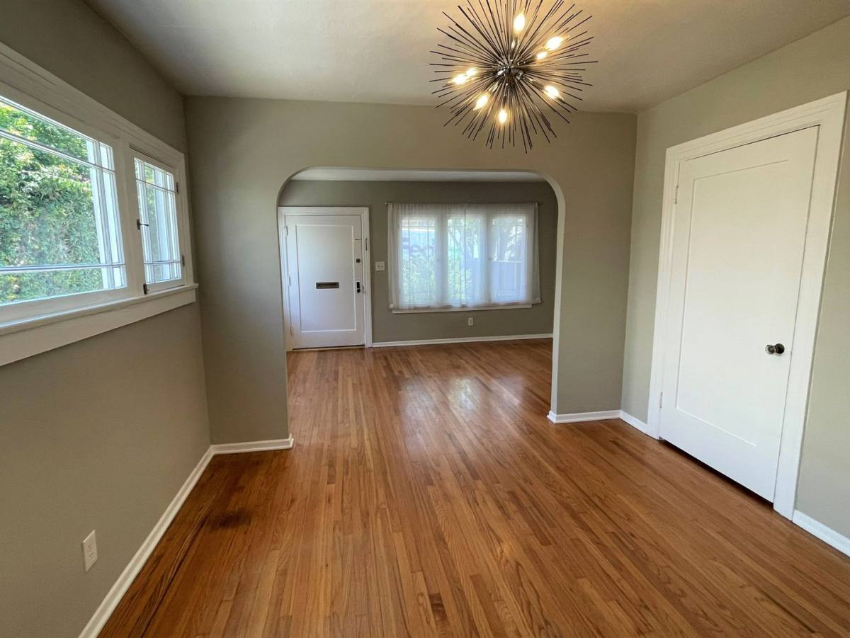 Apartment for rent at 1437-1439 Centinela Ave, Santa Monica, CA 90404