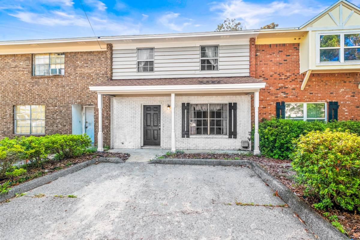 Townhouse for rent at 744 N Fairfield Dr, Pensacola, FL 32506