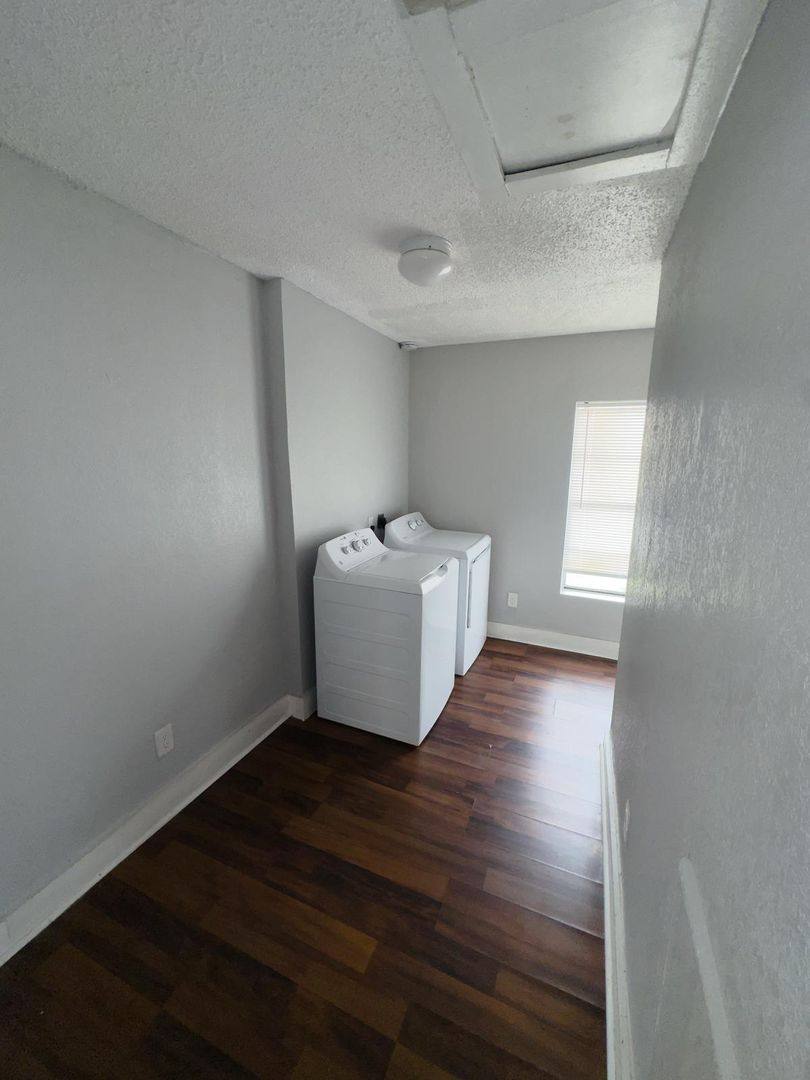 Apartment for rent at 2711 Ave K, Galveston, TX 77550