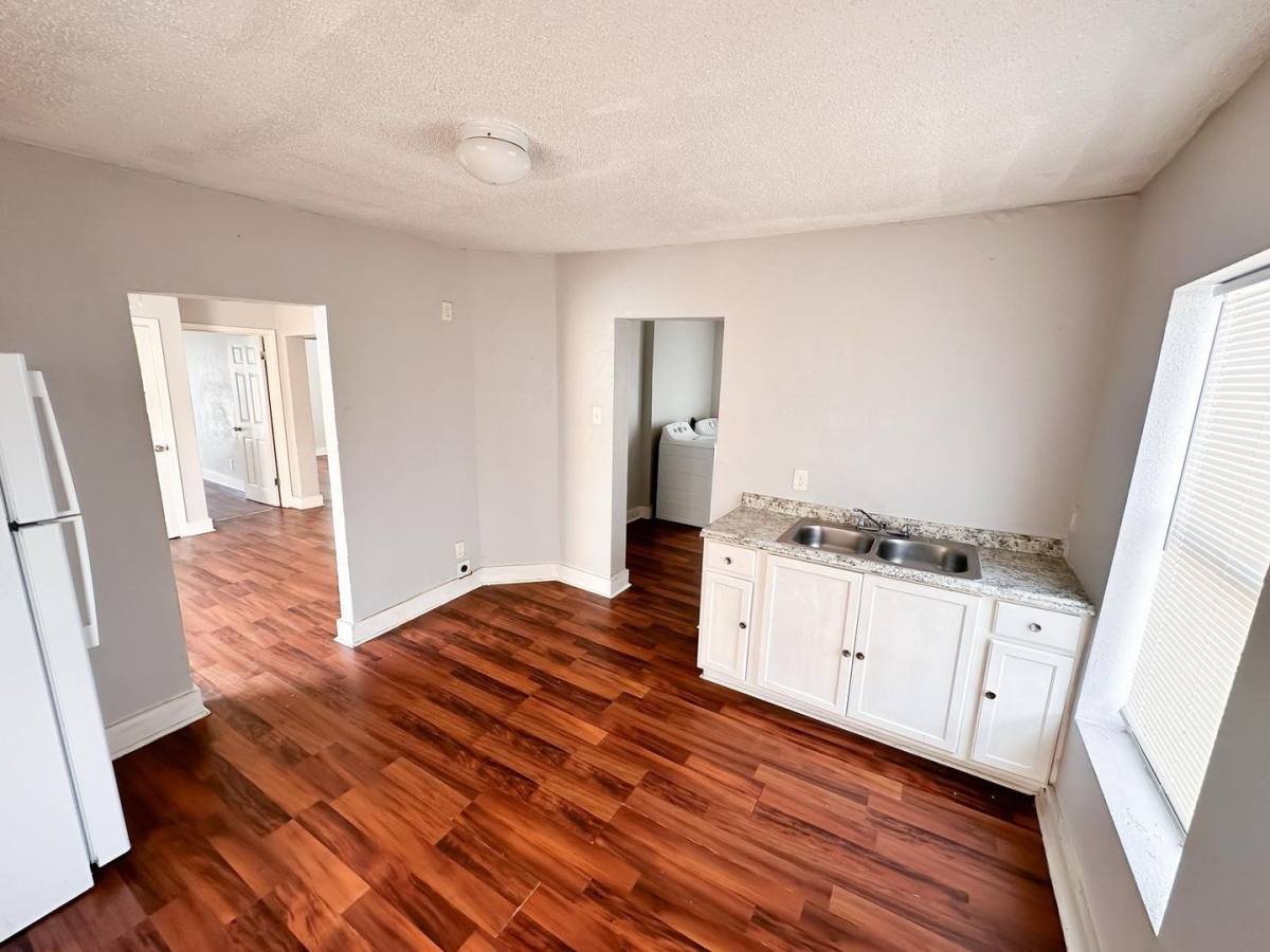 Apartment for rent at 2711 Ave K, Galveston, TX 77550