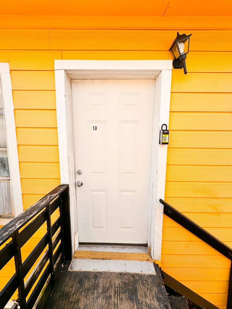 Apartment for rent at 2711 Ave K, Galveston, TX 77550